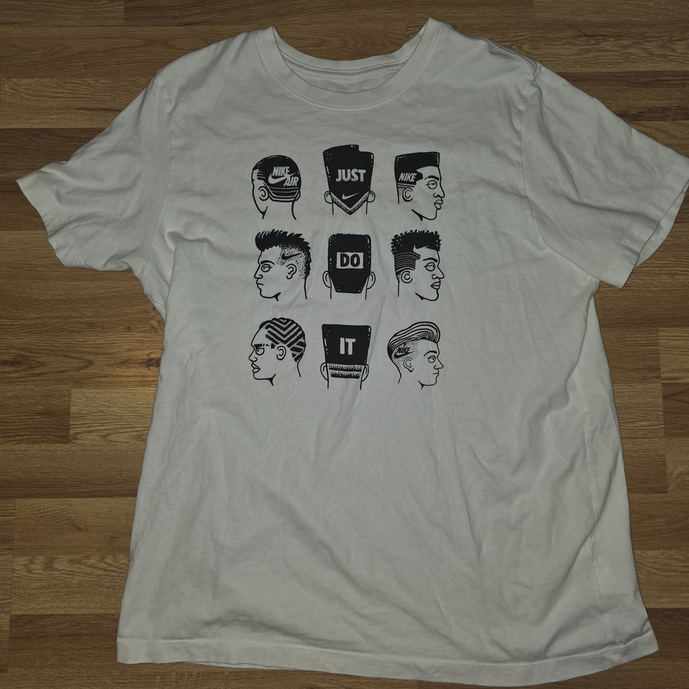 Nike Men's White 'Just Do It' Graphic Tee